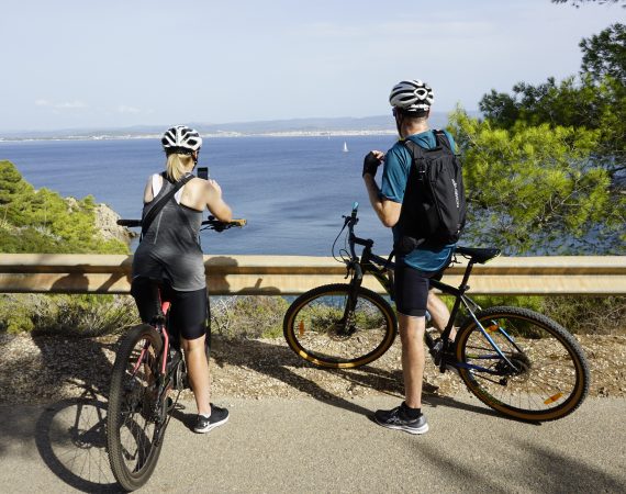 Cycling freely through enchanting landscapes